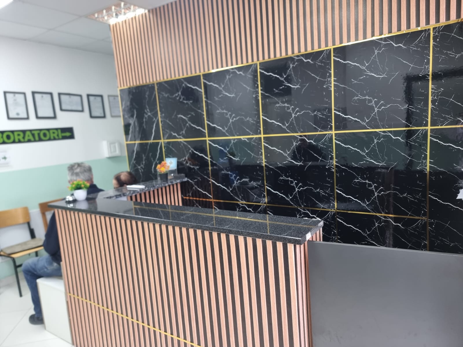 Recepsioni i Poliklinikës Dona
